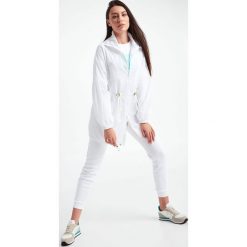 PARKA ARMANI EXCHANGE. Białe płaszcze Armani Exchange, m, bez wzorów, bez kaptura. W wyprzedaży za 683.40 zł.