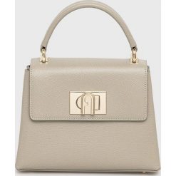 Furla torebka skórzana kolor szary. Szare torebki klasyczne Furla, bez wzorów, na ramię, bez dodatków. W wyprzedaży za 1,129.90 zł.