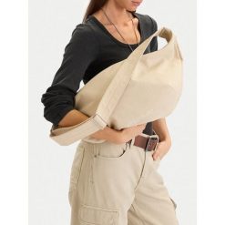 Torebka Guess Jeans. Brązowe torebki klasyczne Guess Jeans, z aplikacjami, z jeansu, klasyczne, bez dodatków. Za 199.99 zł.