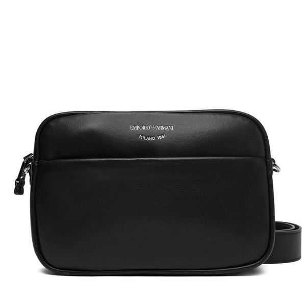 Torebka Emporio Armani. Czarne listonoszki Emporio Armani, bez wzorów, bez dodatków. Za 832.99 zł.