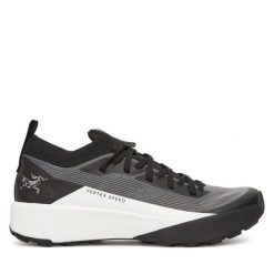 Trekkingi Arc'teryx. Czarne buty trekkingowe Arc'teryx, bez zapięcia. Za 609.99 zł.