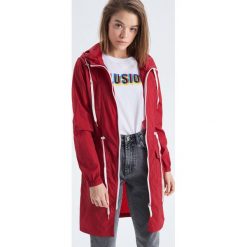 Lekka parka z kapturem - Czerwony. Płaszcze marki Cropp. Za 119.99 zł.