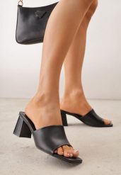 Czarne Minimalistyczne Klapki na Słupku z Odkrytym Kwadratowym Noskiem Monaera. Czarne klapki Born2be, bez wzorów, eleganckie, bez obcasa, na obcasie, bez zapięcia. Za 89.99 zł.