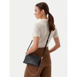 Torebka MICHAEL Michael Kors. Czarne listonoszki MICHAEL Michael Kors, bez wzorów, bez dodatków. Za 819.99 zł.