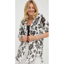 Answear Lab koszula lniana Linen Collection damska kolor biały relaxed z kołnierzykiem klasycznym. Białe koszule Answear Lab, m, bez wzorów, klasyczne, bez kołnierzyka, bez ramiączek. W wyprzedaży za 179.99 zł.