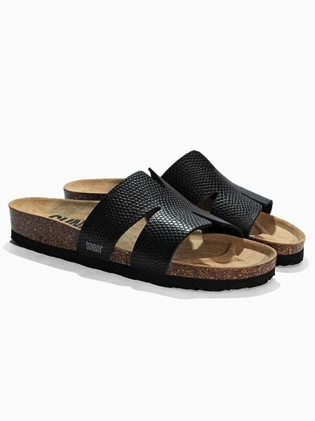 Sunbay Klapki "Jeel" w kolorze czarnym rozmiar: 39. Czarne klapki Sunbay, bez wzorów, klasyczne, z otwartym noskiem, bez obcasa, bez zapięcia. Za 197.63 zł.