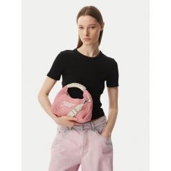 Torebka Tommy Jeans. Czerwone torebki klasyczne Tommy Jeans, bez wzorów, z jeansu, klasyczne, bez dodatków. Za 409.99 zł.