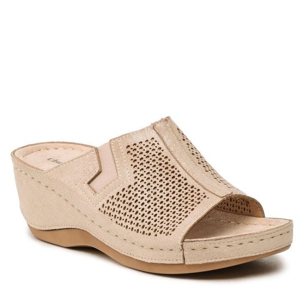 Klapki Clara Barson. Brązowe klapki Clara Barson, bez wzorów, bez obcasa, bez zapięcia. Za 99.99 zł.