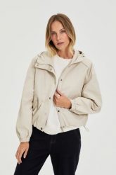 Kurtka z kapturem beżowa. Brązowe kurtki MOODO, l, bez wzorów, z bawełny, z kapturem. Za 199.99 zł.