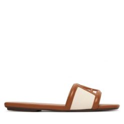 Klapki Armani Exchange. Brązowe klapki Armani Exchange, bez wzorów, bez obcasa, bez zapięcia. Za 599.99 zł.