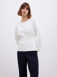 BGN Bluzka w kolorze białym rozmiar: 34. Białe bluzki BGN, bez wzorów, z tkaniny, bez kołnierzyka, bez ramiączek. Za 92.42 zł.