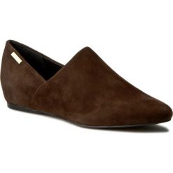 Półbuty CALVIN KLEIN - Magna E2872 Coffee Bea. Półbuty wsuwane marki Calvin Klein. W wyprzedaży za 329.00 zł.