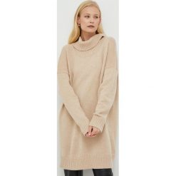 Liviana Conti sukienka kaszmirowa kolor beżowy mini oversize. Brązowe sukienki Liviana Conti, bez wzorów, z dzianiny, bez kołnierzyka, bez ramiączek, maxi, oversize. Za 1,239.90 zł.