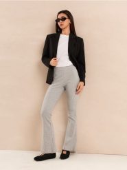Bawełniane legginsy flare w prążki - szary. Szare legginsy Sinsay, bez wzorów, z bawełny. Za 35.99 zł.