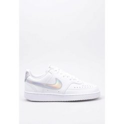 Buty sportowe damskie sneakersy Nike COURT VISION LO. Białe buty sportowe lifestyle Nike, bez wzorów, bez zapięcia, trekkingowe, nike court. Za 359.00 zł.