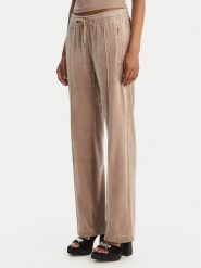 Juicy Couture Spodnie dresowe Tina JCWBJ126327 Beżowy Straight Leg. Brązowe spodnie dresowe Juicy Couture, bez wzorów, z dresówki. Za 399.99 zł.