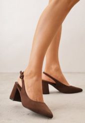 Brązowe Czółenka na Klockowym Obcasie z Odkrytą Piętą Tarabeta. Brązowe czółenka Born2be, bez wzorów, eleganckie, bez obcasa, bez zapięcia. Za 99.99 zł.