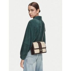 Torebka Armani Exchange. Brązowe listonoszki Armani Exchange, bez wzorów, bez dodatków. Za 729.99 zł.