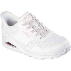 Buty sportowe damskie Skechers Uno Banksia Luxe. Białe buty treningowe Skechers, bez wzorów, ze skóry ekologicznej, bez zapięcia. Za 490.00 zł.