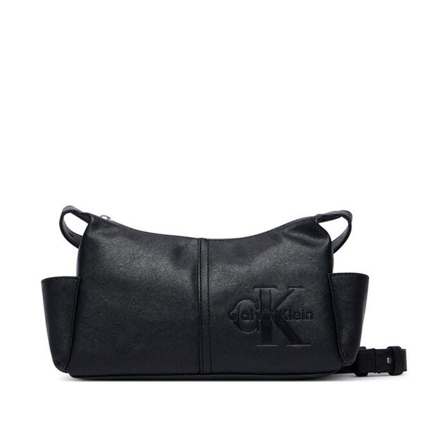 Torebka Calvin Klein. Czarne torebki klasyczne Calvin Klein, bez wzorów, klasyczne, bez dodatków. Za 409.99 zł.