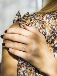 DIAMOND & CO Złoty pierścionek "Magana" z diamentami rozmiar: 62. Szare pierścionki Diamond & Co, z diamentem, złote. Za 1,248.97 zł.