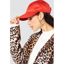 NA-KD Accessories Satynowa czapka z daszkiem - Red. Czapki z daszkiem marki TRIBORD. W wyprzedaży za 16.38 zł.