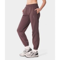 Spodnie dresowe sportowe dla kobiet Carpatree Varsity Chic. Brązowe spodnie dresowe Carpatree, bez wzorów, z dresówki, sportowe. Za 249.99 zł.