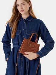 Guess Torebka Brigitta Mini HWWZ72 06770 Brązowy. Brązowe torebki klasyczne Guess, z aplikacjami, ze skóry, bez dodatków. Za 319.99 zł.