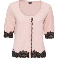 Sweter rozpinany z koronką bonprix różowy. Czerwone swetry bonprix, w koronkowe wzory, z koronki. Za 79.99 zł.