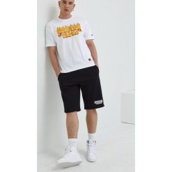 Champion szorty xStranger Things kolor czarny z nadrukiem. Czarne szorty Champion, bez wzorów. W wyprzedaży za 144.99 zł.