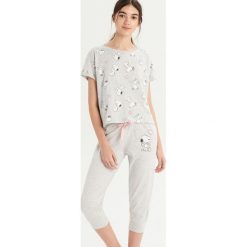 Dwuczęsciowa piżama Snoopy - Jasny szar. Piżamy marki Sinsay. W wyprzedaży za 39.99 zł.