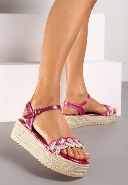 Fuksjowe Sandały na Grubej Podeszwie z Plecionki Naillha. Czerwone sandały Born2be, bez wzorów, eleganckie, z otwartym noskiem, bez obcasa, na płaskiej podeszwie, bez zapięcia. Za 89.99 zł.