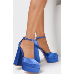 Niebieskie Sandały Valera. Niebieskie sandały Born2be, bez wzorów, z satyny, eleganckie, bez obcasa, na obcasie, bez zapięcia. W wyprzedaży za 132.99 zł.