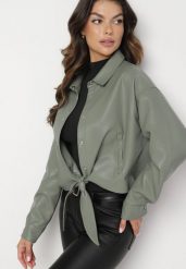 Zielona Kurtka z Ekoskóry w Stylu Koszuli z Wiązaniem na Napy Braleth. Zielone kurtki Born2be, l, bez wzorów, z jeansu, eleganckie, bez kaptura. W wyprzedaży za 146.99 zł.