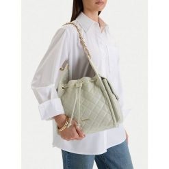 Torebka Badura. Zielone torebki klasyczne Badura, bez wzorów, klasyczne, bez dodatków. Za 299.99 zł.