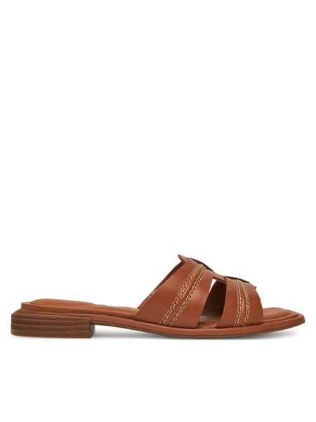 Clarks Klapki Ariany Mule 26181239 Brązowy. Brązowe klapki Clarks, bez wzorów, ze skóry, bez obcasa, bez zapięcia. Za 279.99 zł.