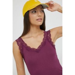 Pieces top damski kolor fioletowy. Fioletowe topy Pieces, m, bez wzorów, z koronki, bez kołnierzyka, bez ramiączek. Za 59.99 zł.