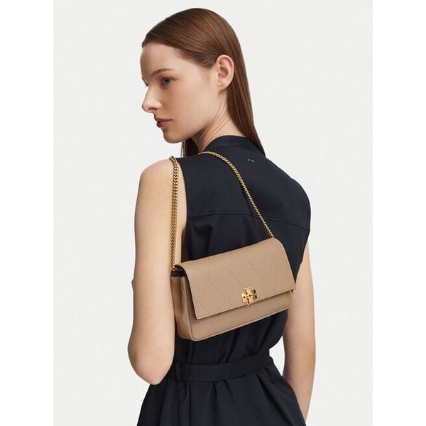 Torebka Tory Burch. Białe kopertówki Tory Burch, bez wzorów, wizytowe, bez dodatków. Za 2,024.00 zł.