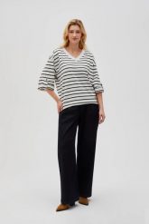 Bluza oversize w paski biało-czarna. Białe bluzy MOODO, l, bez wzorów, z bawełny, bez kaptura. Za 99.99 zł.
