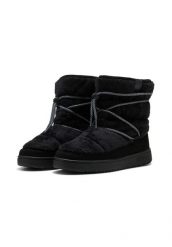 Buty Puma Snowbae Suede. Czarne buty do biegania Puma, na zimę, bez wzorów, z materiału, bez zapięcia, do biegania. Za 280.99 zł.