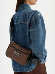 Nine West Torebka CEO-Marisse-LA374-4707 Brązowy. Brązowe listonoszki Nine West, bez wzorów, z materiału, bez dodatków. Za 219.99 zł.