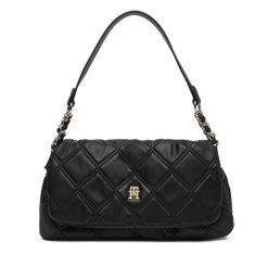 Torebka Tommy Hilfiger. Czarne torebki klasyczne Tommy Hilfiger, bez wzorów, klasyczne, bez dodatków. Za 569.99 zł.
