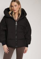Czarna Pikowana Kurtka o Kroju Oversize z Kapturem Mevisana. Czarne kurtki Born2be, na zimę, l, bez wzorów, z dzianiny, z kapturem. Za 289.99 zł.