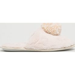 Medicine - Kapcie Essential. Kapcie marki MEDICINE. W wyprzedaży za 19.90 zł.