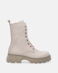 BEŻOWE WORKERY ZE SKÓRY NATURALNEJ 1123310 24 BEIGE. Brązowe botki Venezia, bez wzorów, ze skóry, bez obcasa, bez zapięcia. Za 399.00 zł.
