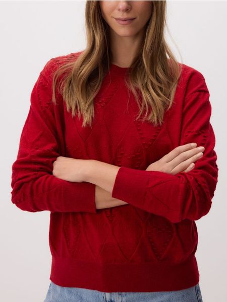 Sweter ze strukturalnym wzorem - czerwony. Czerwone swetry Reserved, l, bez wzorów, z dzianiny, bez ramiączek. W wyprzedaży za 59.99 zł.