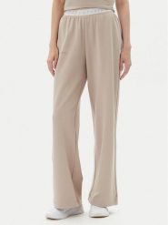 EA7 Emporio Armani Spodnie dresowe 7W000281 AF12501 U6155 Czarny Regular Fit. Czarne spodnie dresowe EA7 Emporio Armani, bez wzorów, z dresówki. Za 339.99 zł.