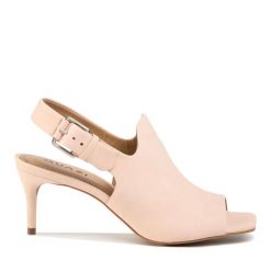 Sandały QUAZI. Czerwone sandały QUAZI, bez wzorów, bez obcasa, na szpilce, bez zapięcia. Za 319.99 zł.