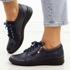 Granatowe skórzane Polskie półbuty damskie Gregors 1152. Niebieskie półbuty wsuwane GREGORS, na jesień, bez wzorów, z jeansu, eleganckie, bez obcasa, na płaskiej podeszwie. Za 379.00 zł.