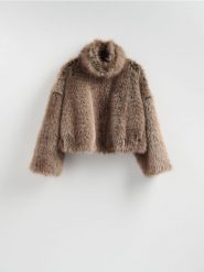 Kurtka z imitacji futra - brązowy. Brązowe kurtki Reserved, l, bez wzorów, bez kaptura. Za 329.99 zł.